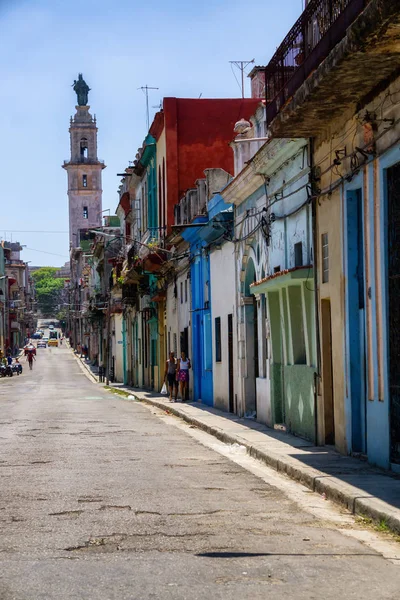 キューバの首都ハバナ旧市街の美しい街の景色 — ストック写真