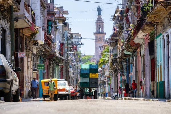 古巴首都哈瓦那旧城美丽的街景 — 图库照片