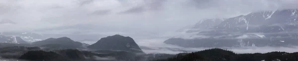 Schöner Panoramablick auf die kanadische Berglandschaft — Stockfoto