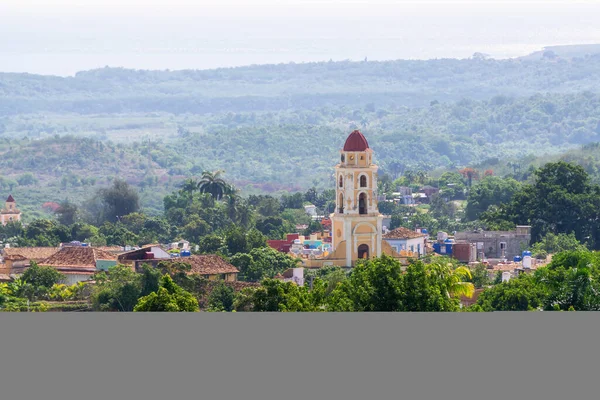 Bela Vista Uma Igreja Uma Pequena Cidade Turística Cubana Durante — Fotografia de Stock