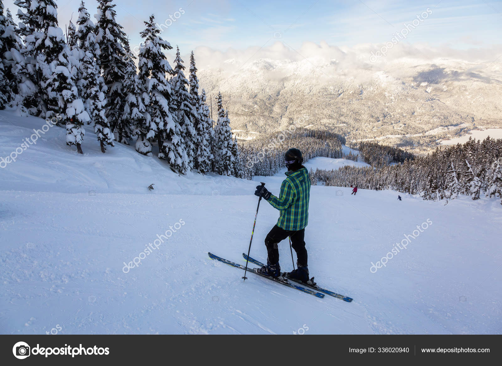 Snowy Mountain Outfit British Columbia Canada Whistler British Columbia Canadá Enero 2020 Adventurous Girl Skiing