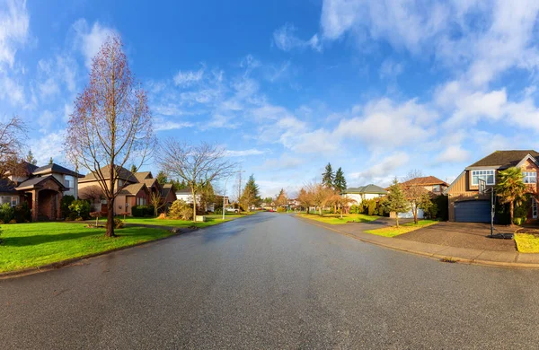 Barrio Residencial Suburbano Ciudad Durante Vibrante Amanecer Invierno Tomado Fraser — Foto de Stock