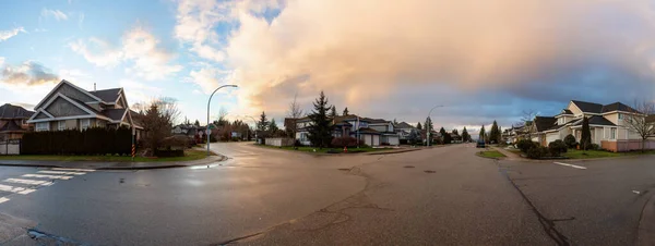 Şehrin Varoş Mahallesinde Canlı Bir Kış Günbatımında Fraser Heights Surrey — Stok fotoğraf