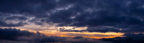 Hermosa Sorprendente Vista Aérea Las Nubes Hinchadas Durante Una Colorida — Foto de Stock