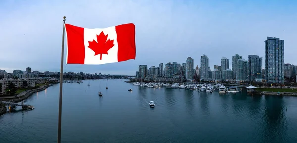 Kanadai Zászló Vancouver Belvárosa Brit Columbia Kanada Gyönyörű Aerial Panoramic — Stock Fotó