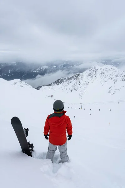 Whistler British Columbia Kanada Äventyrlig Man Med Snowboard Alperna Toppen — Stockfoto