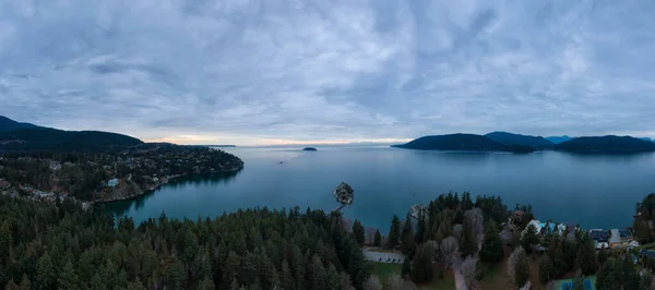 Панорамный Вид Воздуха Красивый Канадский Пейзаж Время Пасмурного Зимнего Заката — стоковое фото