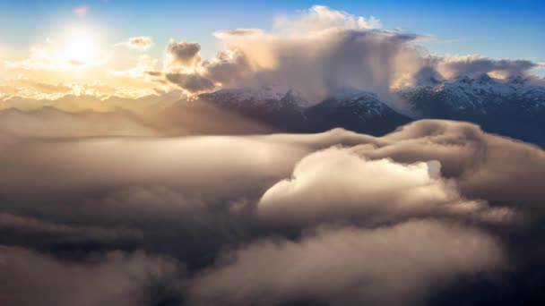 Cinemagraph of Hermosa y sorprendente vista aérea de las nubes hinchadas — Vídeo de stock