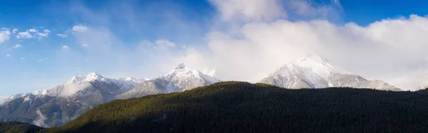 Panoramic Canadian Landscape View Rocky Mountain Peaks Durante Uma Manhã — Fotografia de Stock