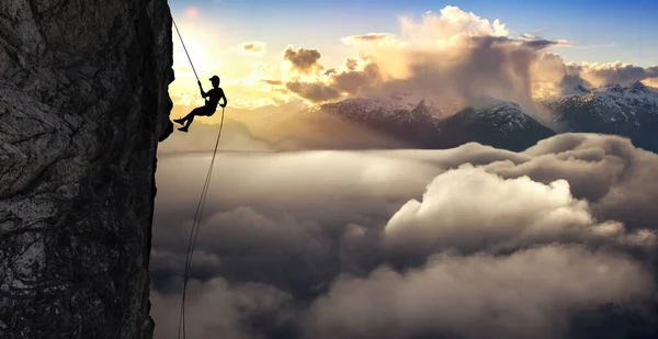 Σιλουέτα Ράπελ Από Τον Κλιφ Όμορφη Εναέρια Θέα Των Βουνών — Φωτογραφία Αρχείου