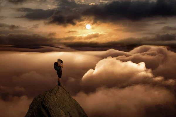 Girl Photographer Hiking Rocky Mountain Peak Beautiful Striking View Puffy — Stock Photo, Image