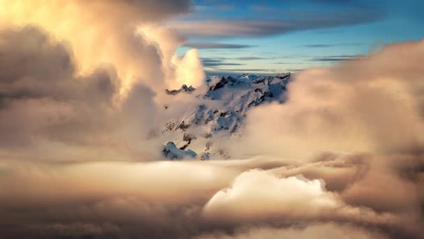 Cinemagraph Прекрасний і вражаючий повітряний вид пухнастих хмар — стокове відео