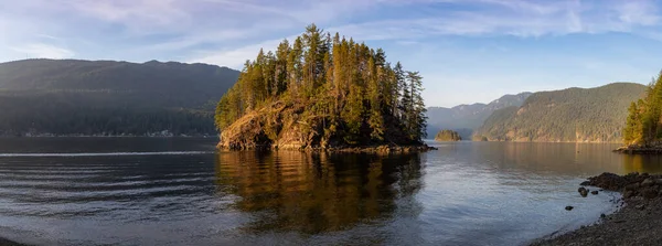 Prachtig Panoramisch Uitzicht Het Canadese Landschap Tijdens Een Levendige Winterzonsondergang — Stockfoto