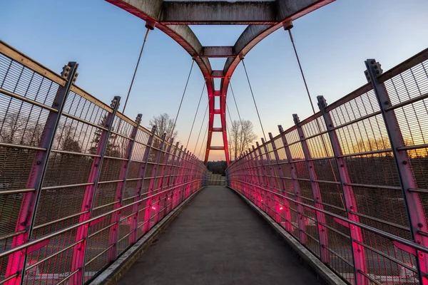 Ponte Pedonale Sull Autostrada Durante Tramonto Soleggiato Colorato Preso Nel — Foto Stock