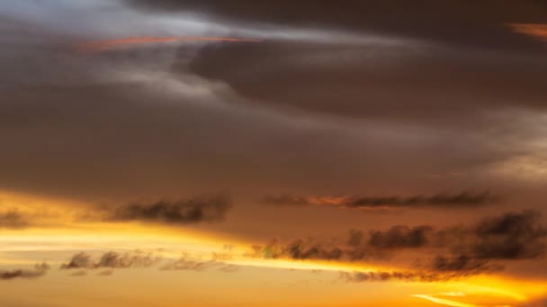 Günbatımında Güzel Bulutların Aralıksız Döngü Canlandırması — Stok video