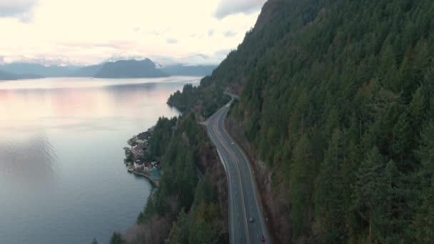 Zee naar Sky Hwy in Howe Sound tijdens zonsondergang — Stockvideo