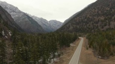 Kanada Dağ Toprakları 'ndaki Manzaralı Yol' un Hava Görüntüsü