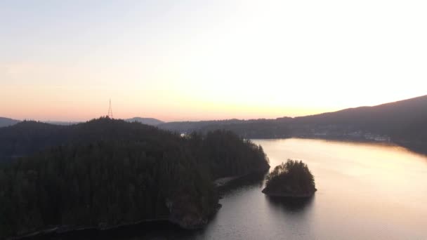 Beautiful Aerial View of Cosy Cove, Deep Cove and Indian Arm — Stock Video