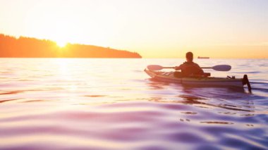 Okyanusta Kayak Yapan Kadın Sineması Devamlı Döngü Animasyonu