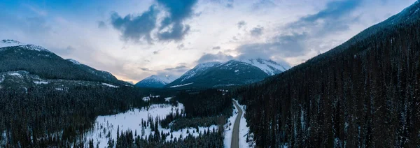 Αεροφωτογραφία Πανοραμική Άποψη Γραφικής Οδού στο Καναδικό Βουνό — Φωτογραφία Αρχείου