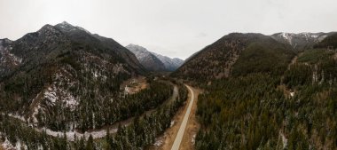 Kanada Dağı 'ndaki Havadan Panoramik Yol Görüntüsü