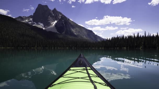 Cinemagraph Continu Loop Animatie van kajakken in Emerald Lake — Stockvideo