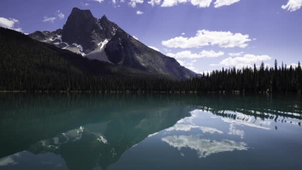 Cinemagraph Continuous Loop Animation of Emerald Lake — Stock video
