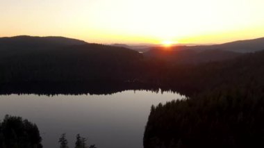 Kanada Doğa 'sında Güzel Göl Havadan Görünümü