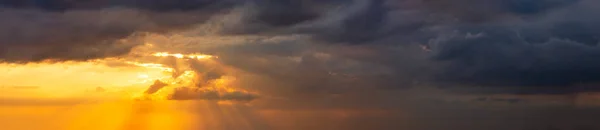 Beautiful and Dramatic Cloudscape — Stock Photo, Image