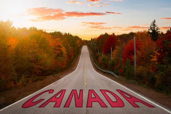 Kanada Sign on a Scenic Road in the nature with Vibrant Fall Color Trees. — Zdjęcie stockowe