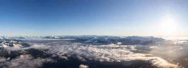 リモートカナダの山の風景の空中パノラマビュー — ストック写真