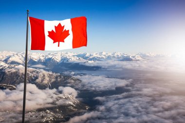 Kanada Ulusal Bayrağı Uzak Dağ Manzarası 'nın Havadan Görünümü Üzerine Birleşmiş