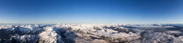 リモートカナダの山の風景の空中パノラマビュー — ストック写真