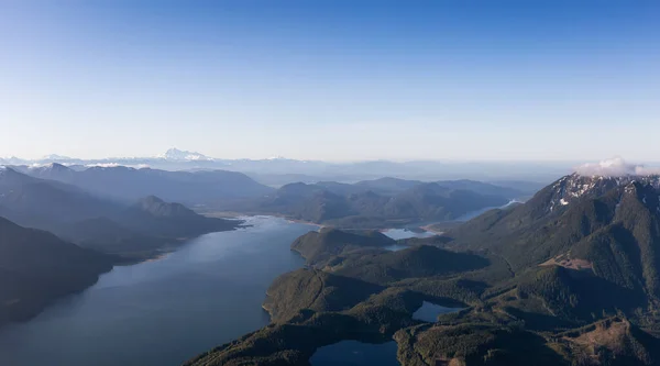 Uzak Kanada Dağ Manzarası Havadan Görünümü — Stok fotoğraf