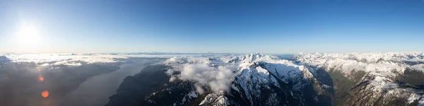 リモートカナダの山の風景の空中ビュー — ストック写真