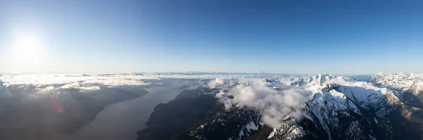 リモートカナダの山の風景の空中ビュー — ストック写真