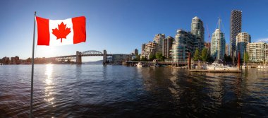 Ulusal Kanada Bayrağı Birleşimi. False Creek, Downtown Vancouver, British Columbia, Kanada.
