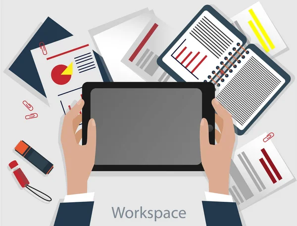 İş yeri. Tablet holding eller.