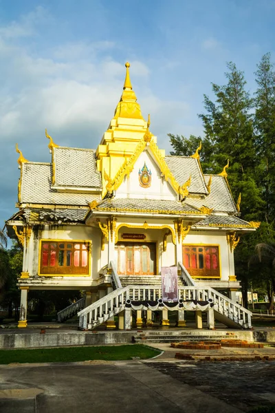 Thai Golden Tapınağı, Phuket, Tayland 