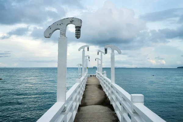 Güney Tayland, Phuket Cape'de beyaz köprüdür