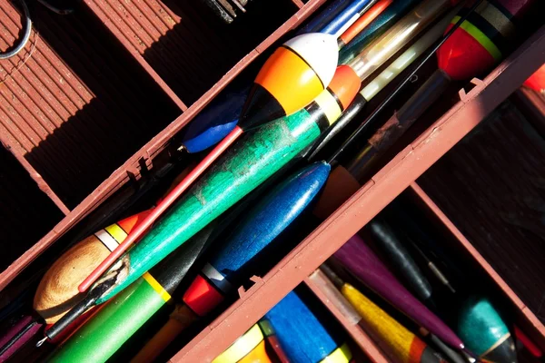 aksesuarlar 2 kutusuyla olta takımı