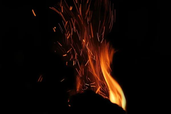 2 kırmızı alevler ateş