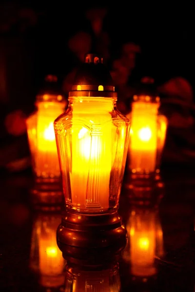 Zářící svíčky na hrob 3 — Stock fotografie