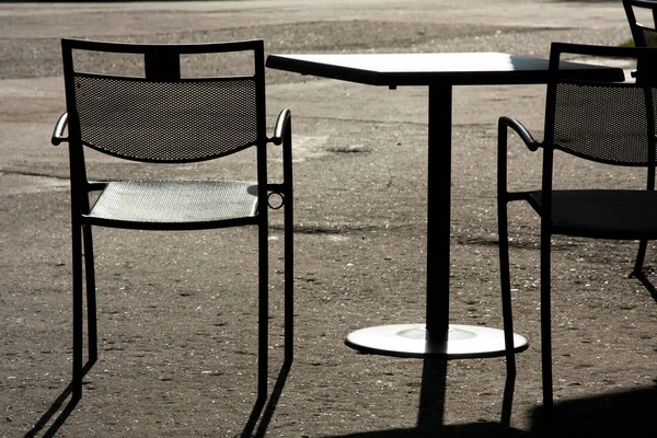 Metal Sandalye ve masa