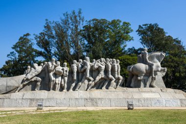 Ibirapuera Parkı Bandeiras Anıtı