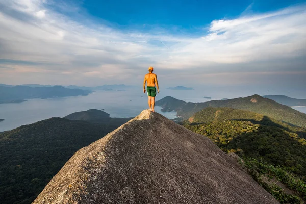 Man in de Serra do Papagaio State Park — Stockfoto