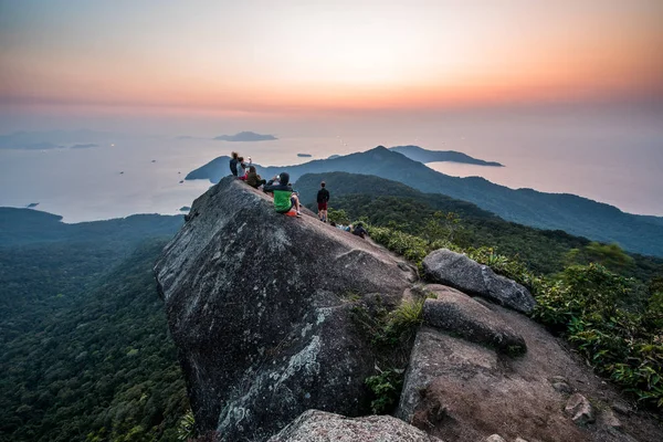 Toeristen in de Serra Papagaio State Park — Stockfoto