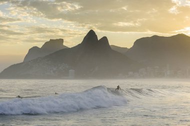 Arpoador plaj görülen günbatımı