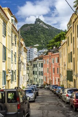 Rua Pires de Almeida, sakin bir görünüm ile İsa Redentor sokak