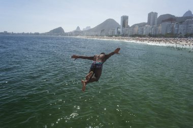 Leme taştan sıçrayan adam